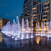 у фантане на зямлі квадратнай вадзе для задавальнення